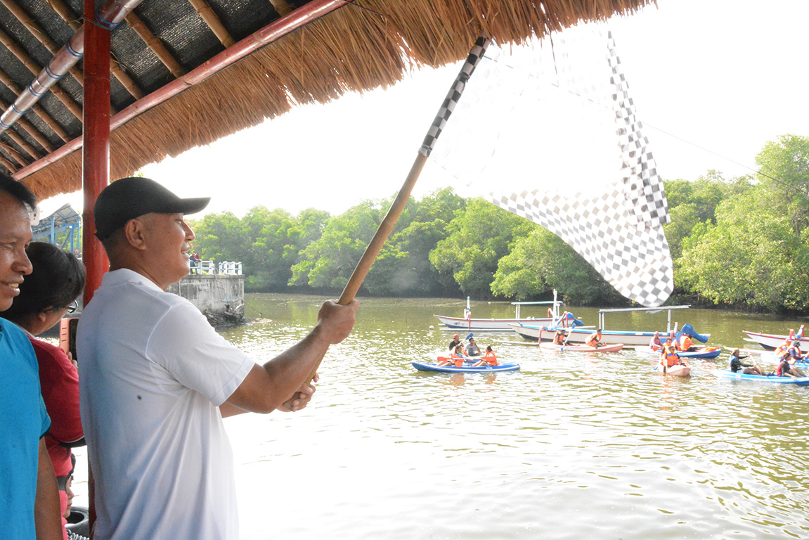Lomba Susur Mangrove Hadir Kembali , Beri Edukasi Masyarakat Pentingnya Jaga Kebersihan Pesisir 
