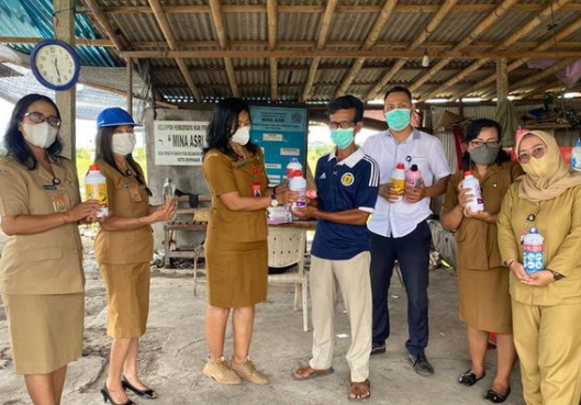 Penyerahan Obat Ikan , Probiotik, dan Vitamin