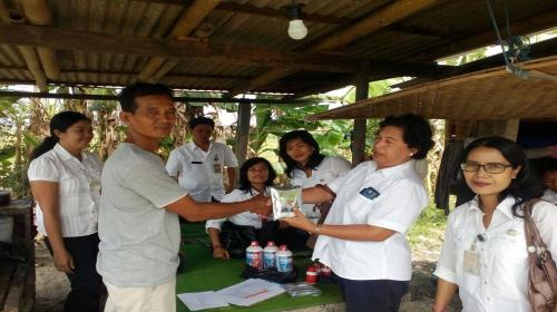 Pembinaaan Penggunaan Obat Ikan dan Penyerahan Bantuan Obat,Vitamin dan Probiotik